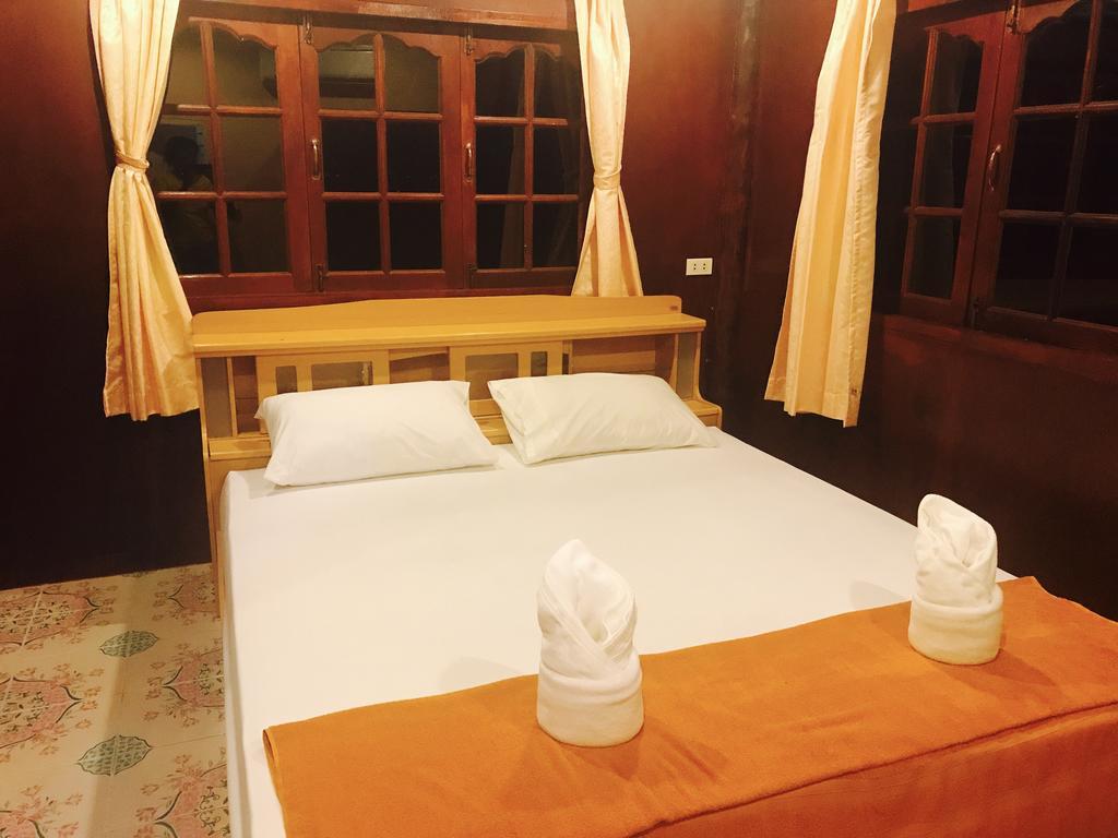 Sunyo Garden Guesthouse บ้านใต้ ภายนอก รูปภาพ